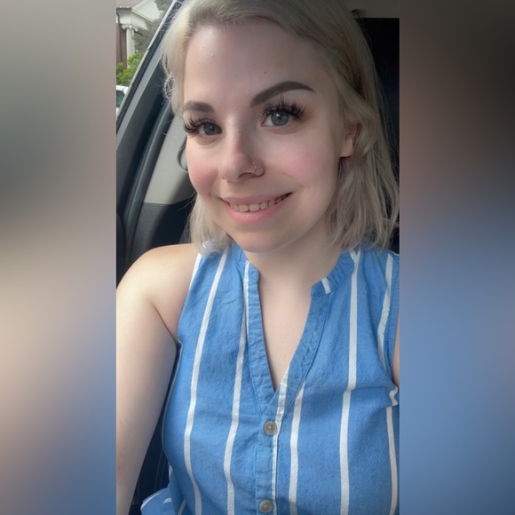 Meet your Posher, Nina - Picture 1 of 3